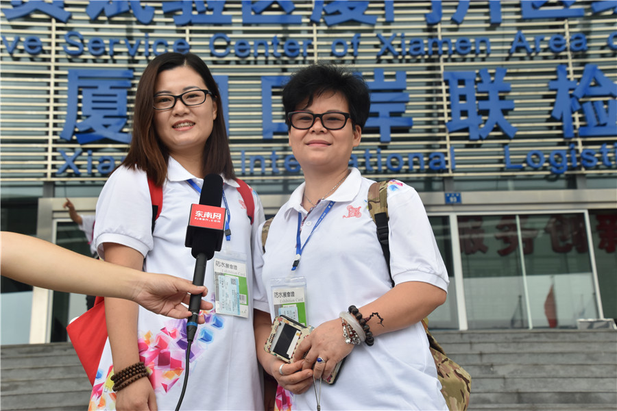 四海一家 闽港青年交流团代表林连英与李恩谛